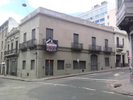 Gran Esquina (2 Locales + Casa) Juncal Y Cerrito