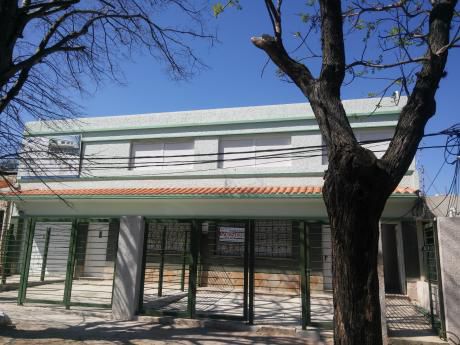 Villa Española A Pasos De Antel Arena, Muy Luminoso Pta. Baja