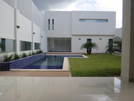 Vendo Hermosa Casa A Estrenar, Mcal Estigarribia