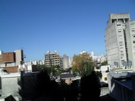 A Pasos De Avenidas, Servicios Y Montevideo Shopping