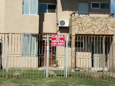 Bonita Casa De 2 Plantas De 3 Dorms., Zona Doble Via La Guardia