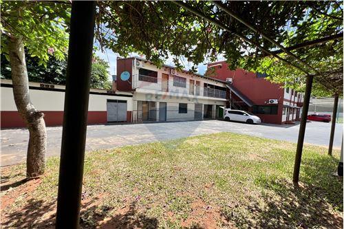 Alquilo local con show room y oficinas — foto 2
