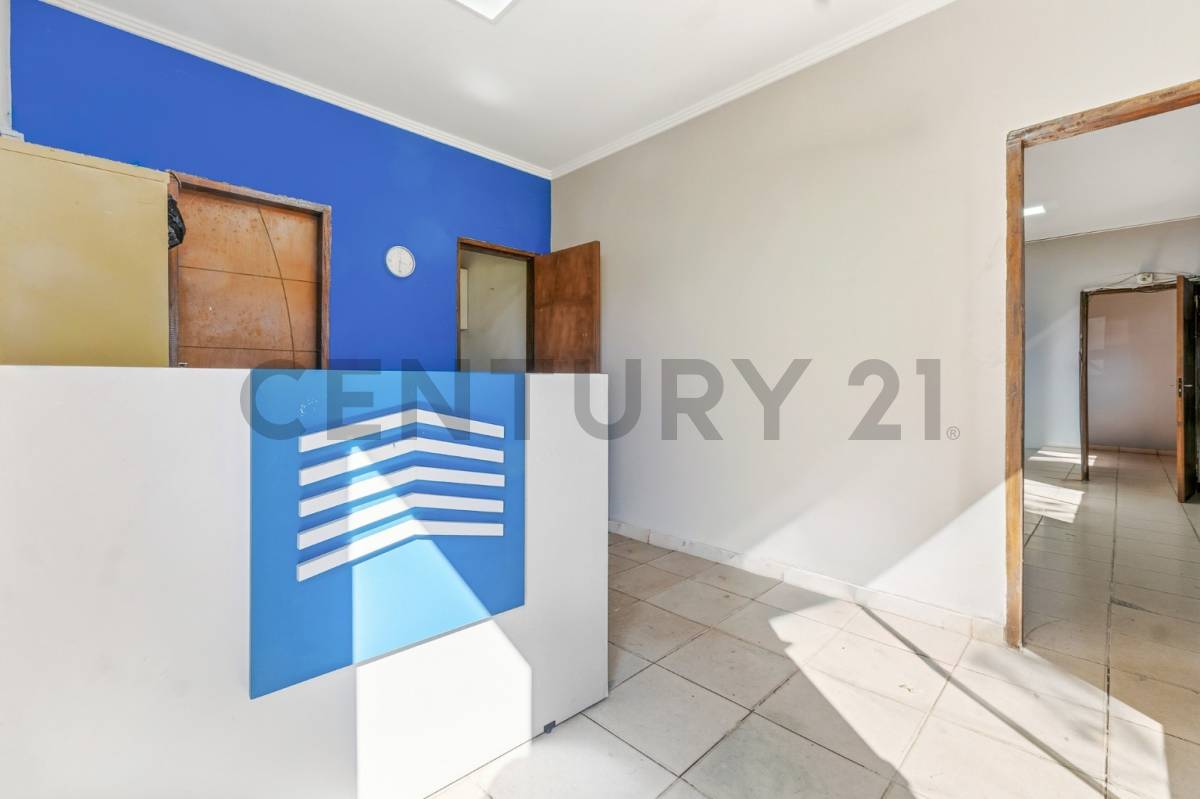 EN VENTA IMPONENTE TINGLADO / DEPÓSITO CON OFICINAS EN LUQUE (3.200 M2) — foto 3