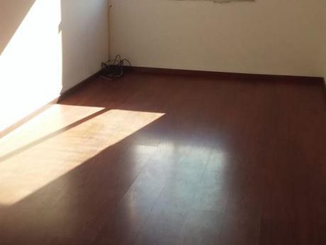 Baja! Fte Mdeo Shopping. 1 Dorm Baño En Suite. Cochera. $16500. Gc Bajos