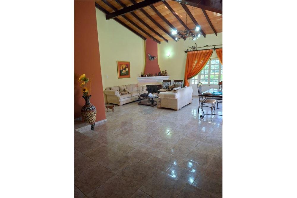 VENDO CASA EN VILLARRICA A PASOS DEL CENTRO 4.785 M2 — foto 2