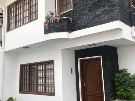 Casa De Dos Planta En Alquiler Para Oficina/vivienda $us. 1.200