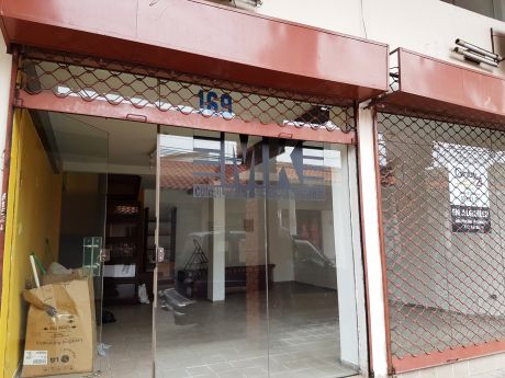 Amplio Comercial En Alquiler
