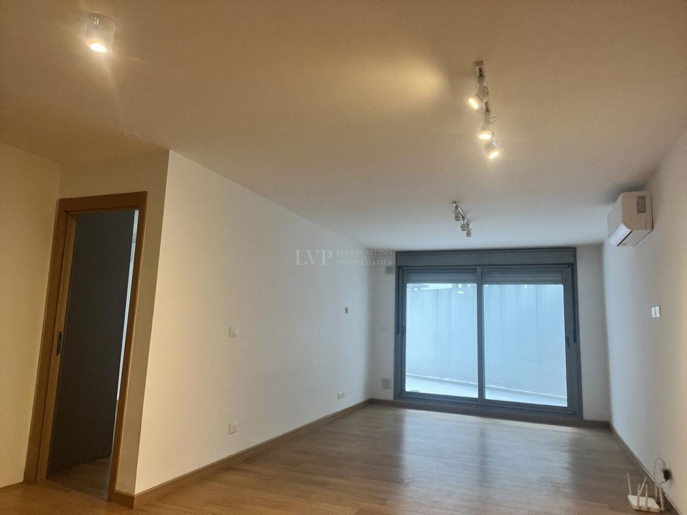 Punta Carretas 1 dorm con patio y parrillero