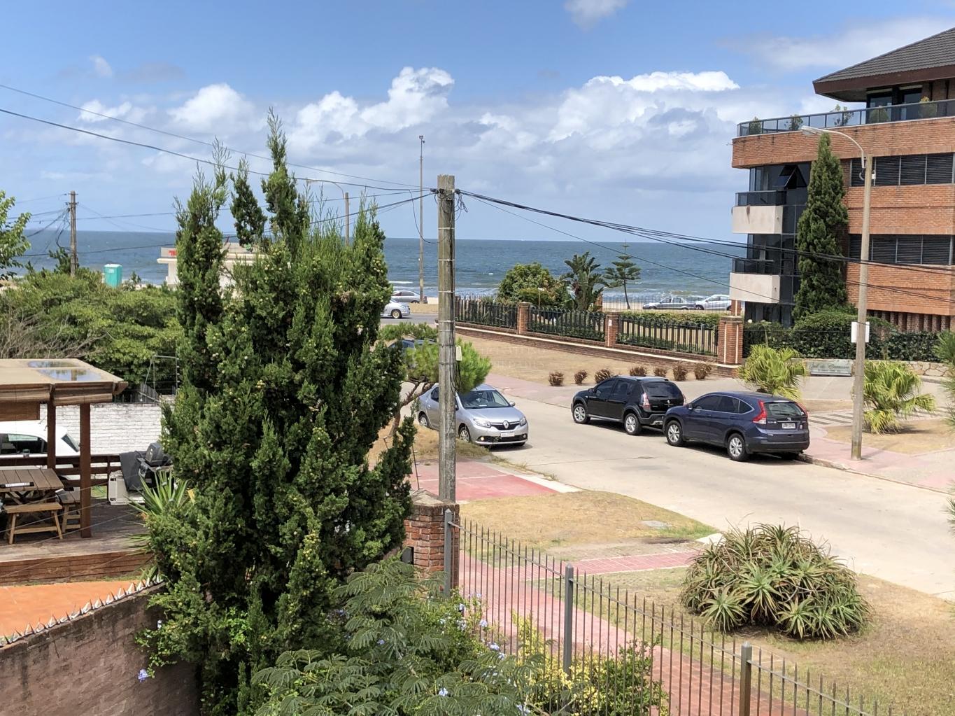 Alquiler Carrasco Sur  , Vivienda u Oficina Arocena prox