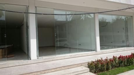 Local En Equipetrol, A Una Cuadra Del Hotel Los Tajibos
