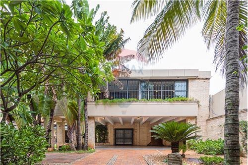 RESIDENCIA EXCLUSIVA - BO. MCAL LOPEZ - VENTA — foto 2