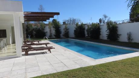 Gran Penthouse En Carrasco - 3 Dorm Y Parrillero Exlusivo