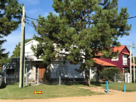 Con Renta - Casa 3 Dormitorios - Inmobiliaria Calipso