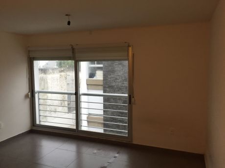 Mono Ambiente En Rivera A Mts De Propios Con Renta