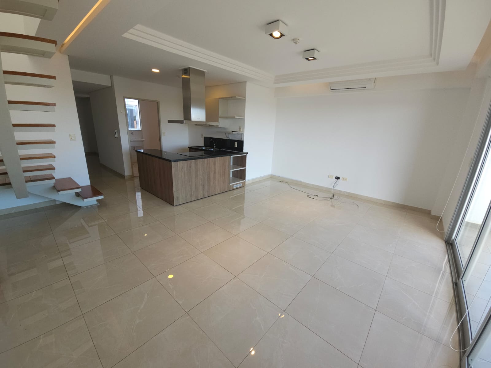 ALQUILO DEPARTAMENTO TIPO DUPLEX EN BARRIO MBURUCUYA — foto 3