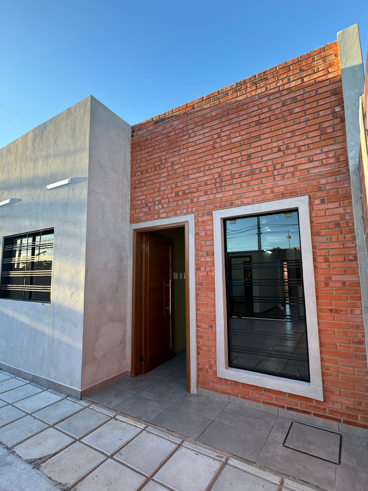 VENDO CASA A ESTRENAR EN ESQUINA EN SAN LORENZO — foto 2