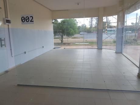 Locales En Centro Comercial De Ciudad De La Costa En Alquiler