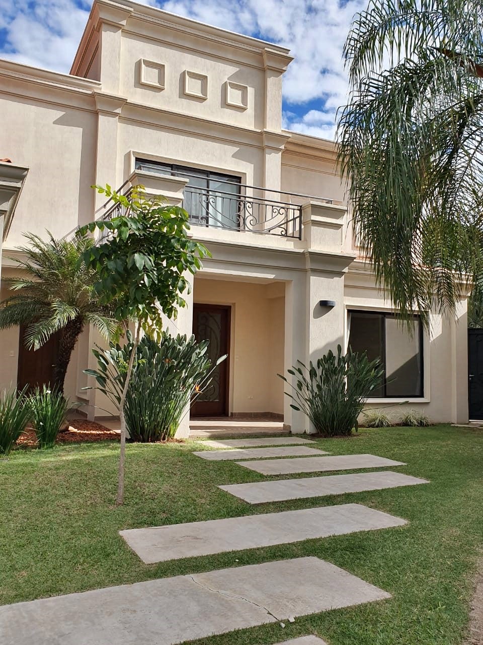 Casa en alquiler en Mburucuyá