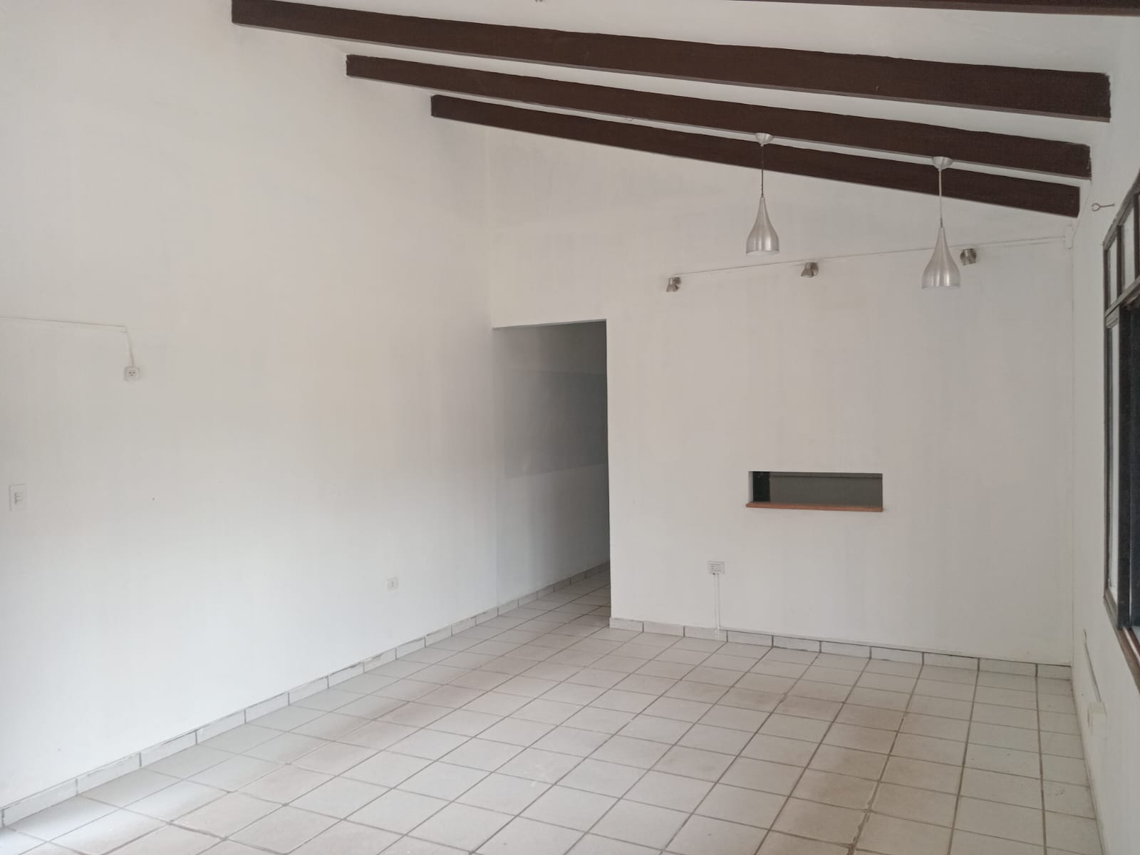 TIENDA EN ALQUILER NORTE 8VO ANILLO
