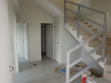 Alquilo Departamento A Estrenar De Dos Dormitorios Tipo Duplex- Zona Venezuela