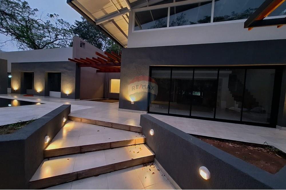 Casa a Estrenar de 3 Suites con Piscina en San Bernardino (Lago Azul), 241 m² — foto 3