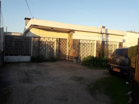 Casa De Solida Constrruccion En Zona Centrica Y Comercial