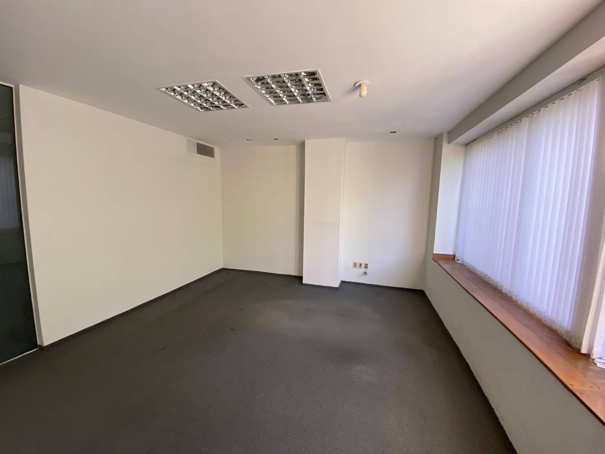 Alquiler - Oficina con vista a Plaza Matriz, 184 m2 con 42 de terraza - Ituzaingo y Rincon · Photo 6