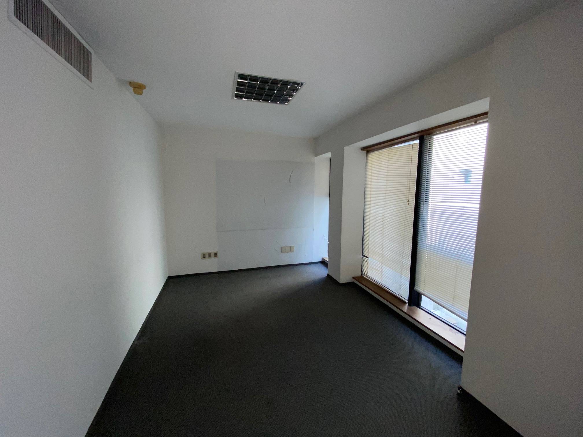 Alquiler - Oficina con vista a Plaza Matriz, 184 m2 con 42 de terraza - Ituzaingo y Rincon · Photo 7