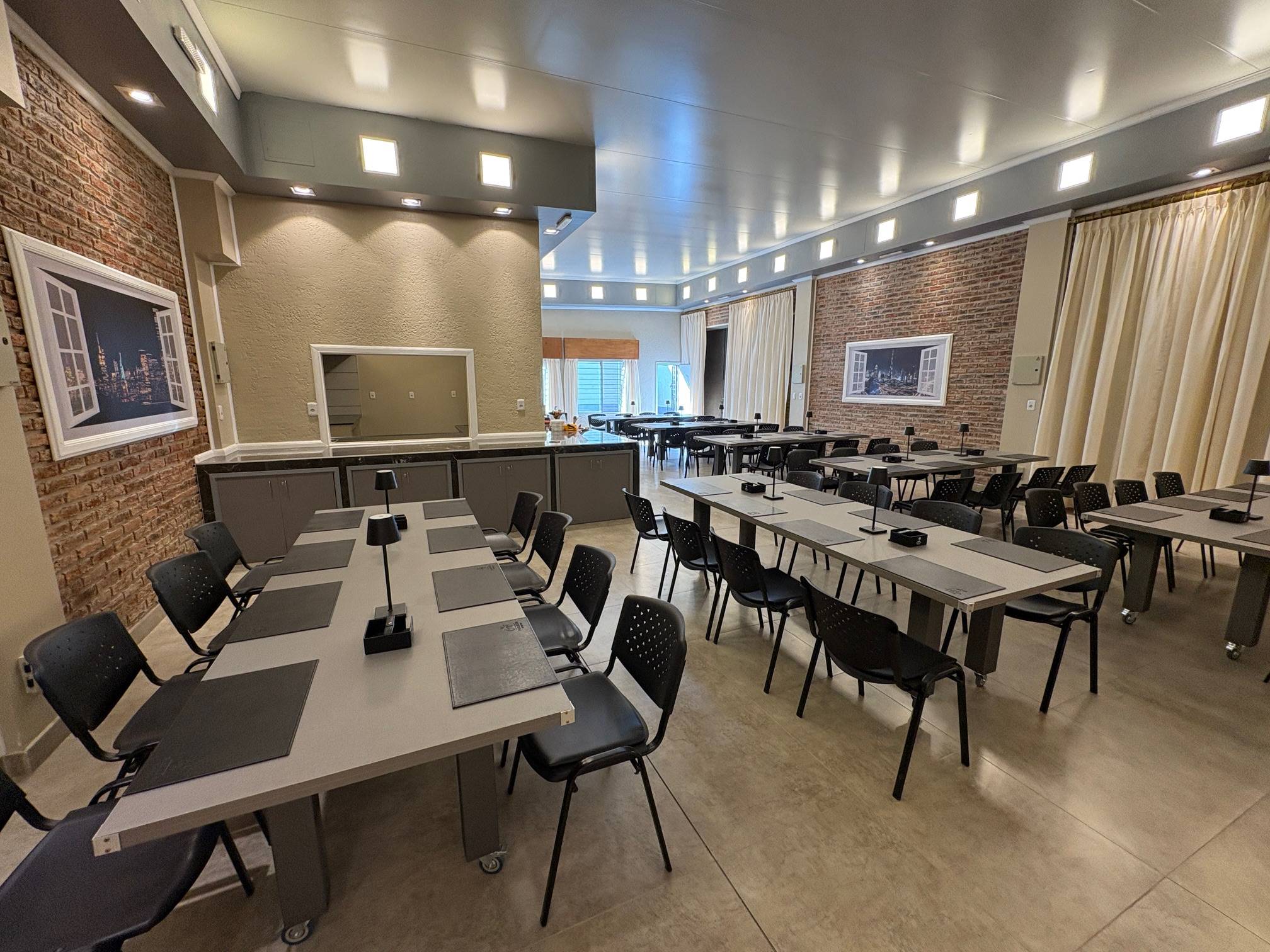 Alquiler - Local Comercial ideal para Salones de fiestas, pub o restaurantes en Brazo Oriental - Termopilas y Bv. Batlle y Ordoñez · Foto 3