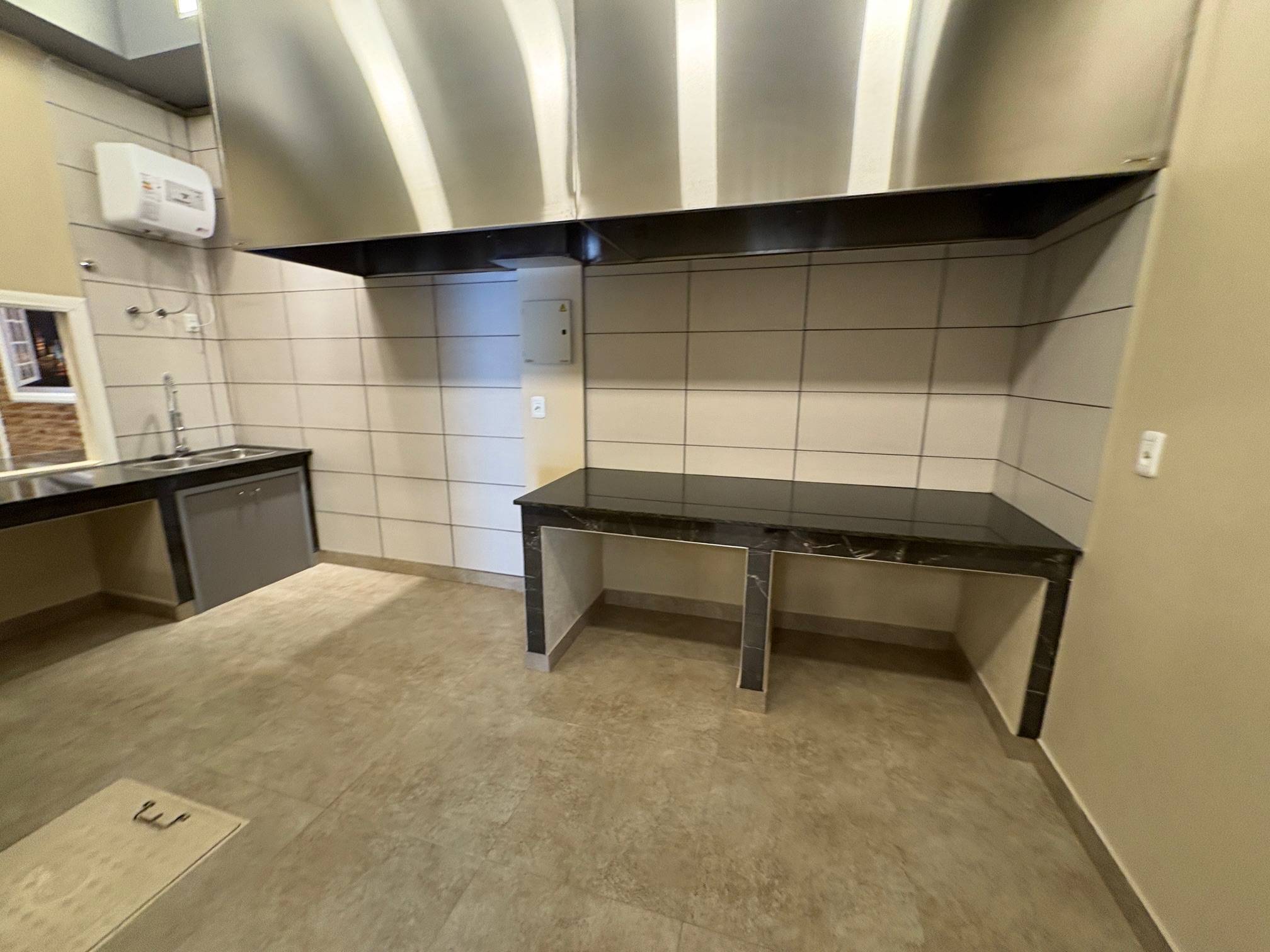 Alquiler - Local Comercial ideal para Salones de fiestas, pub o restaurantes en Brazo Oriental - Termopilas y Bv. Batlle y Ordoñez · Foto 5