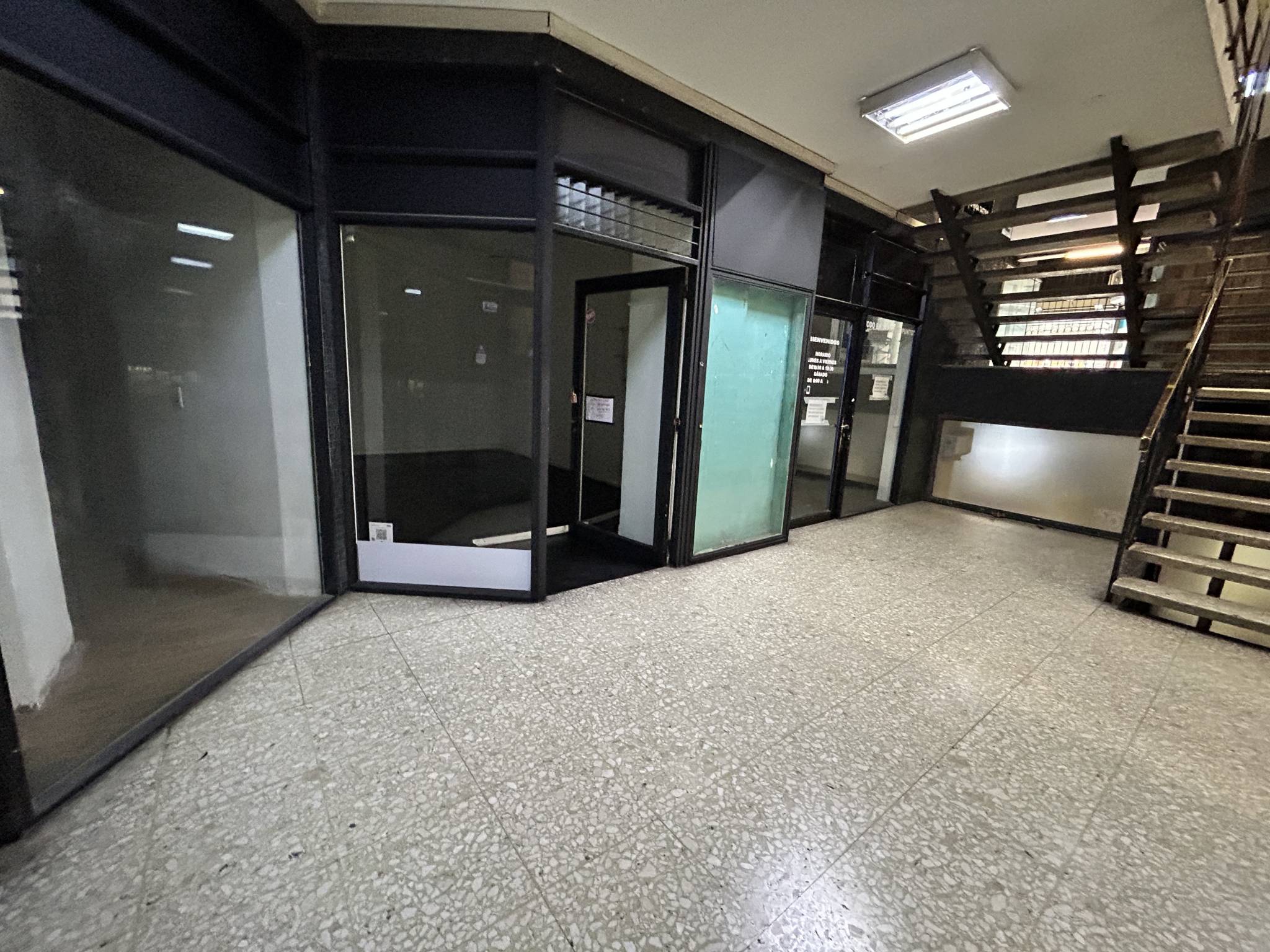 Cesion de Alquiler de Local comercial en Av. 18 de Julio con 15 Mts2 en Centro