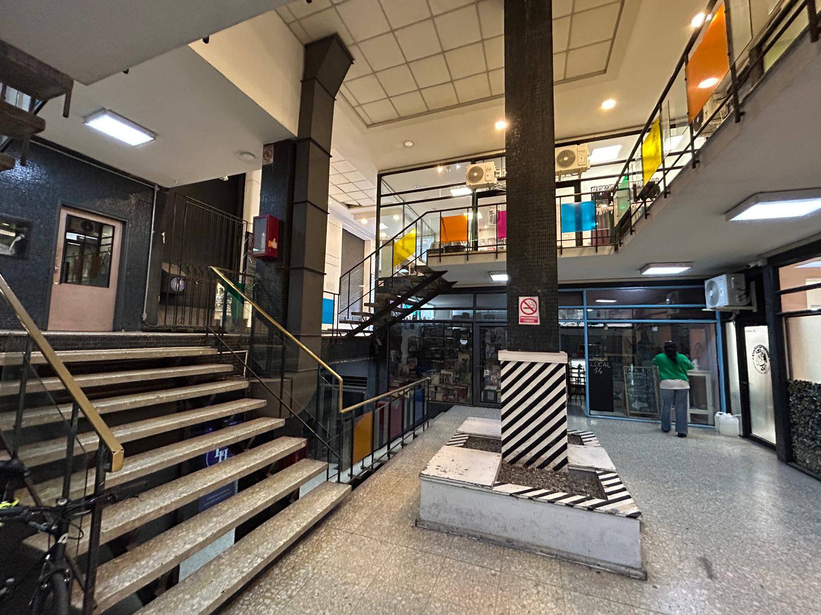 Alquiler de Local comercial en Avenida 18 de Julio con 24 Mts2 en zona Centro