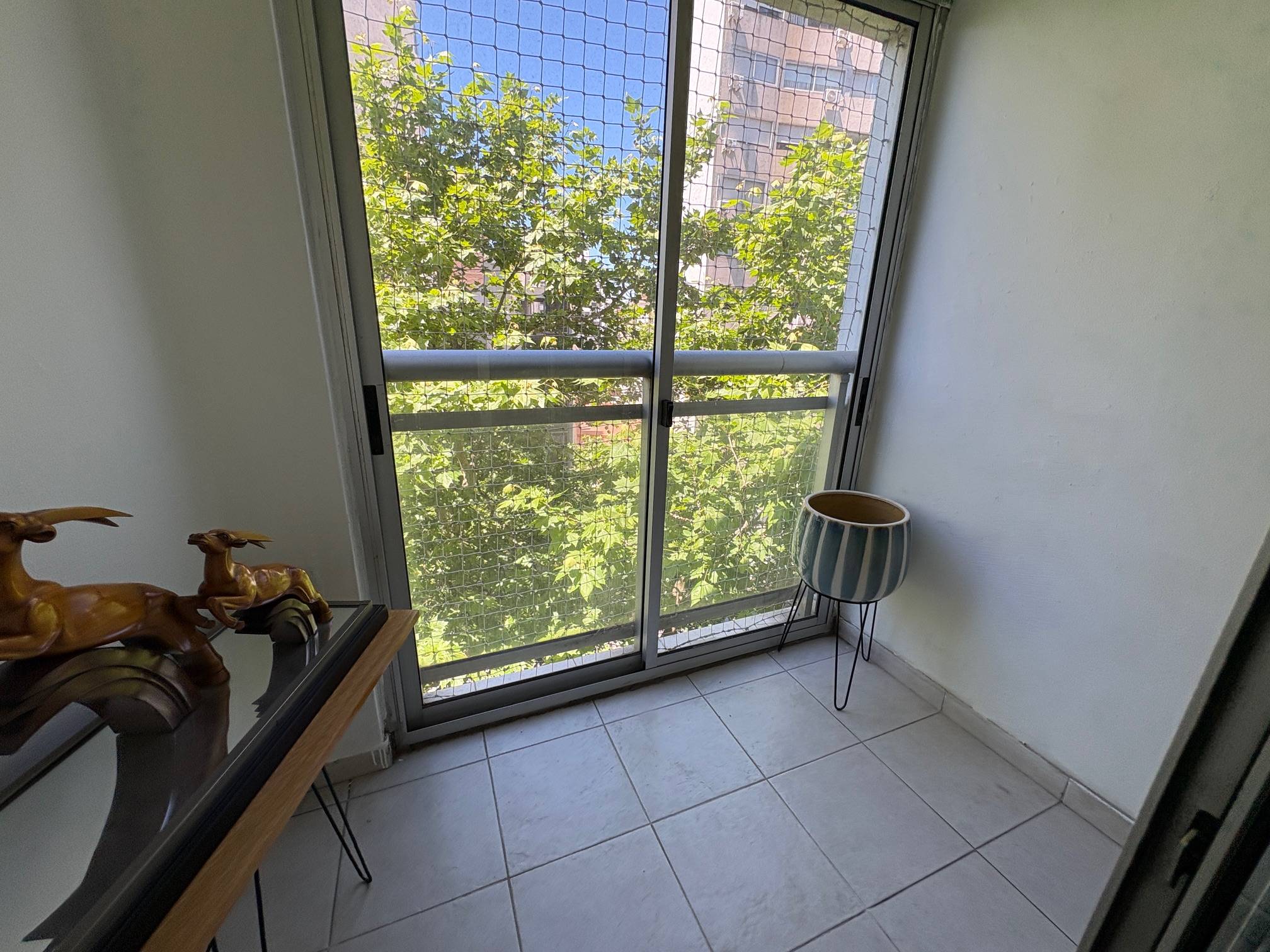 Alquiler - Apartamento con un dormitorio y terraza en Tres Cruces - 18 de Julio y Bv. Artigas · Foto 3