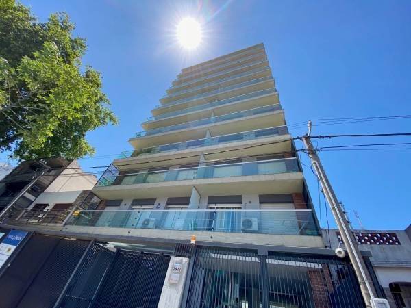 Alquiler de Garage Solo para residentes del edificio  en Avenida Luis Alberto de Herrera en La blanqueada