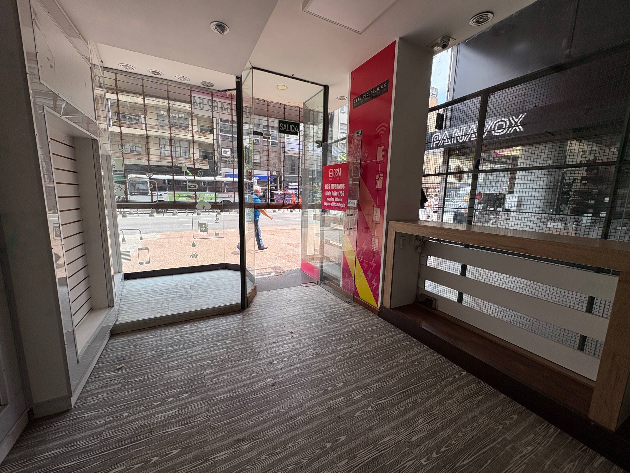 Alquiler - Local Comercial sobre 18 de Julio, alto transito, Cordon - Av. 18 de Julio y Vazquez · Foto 8