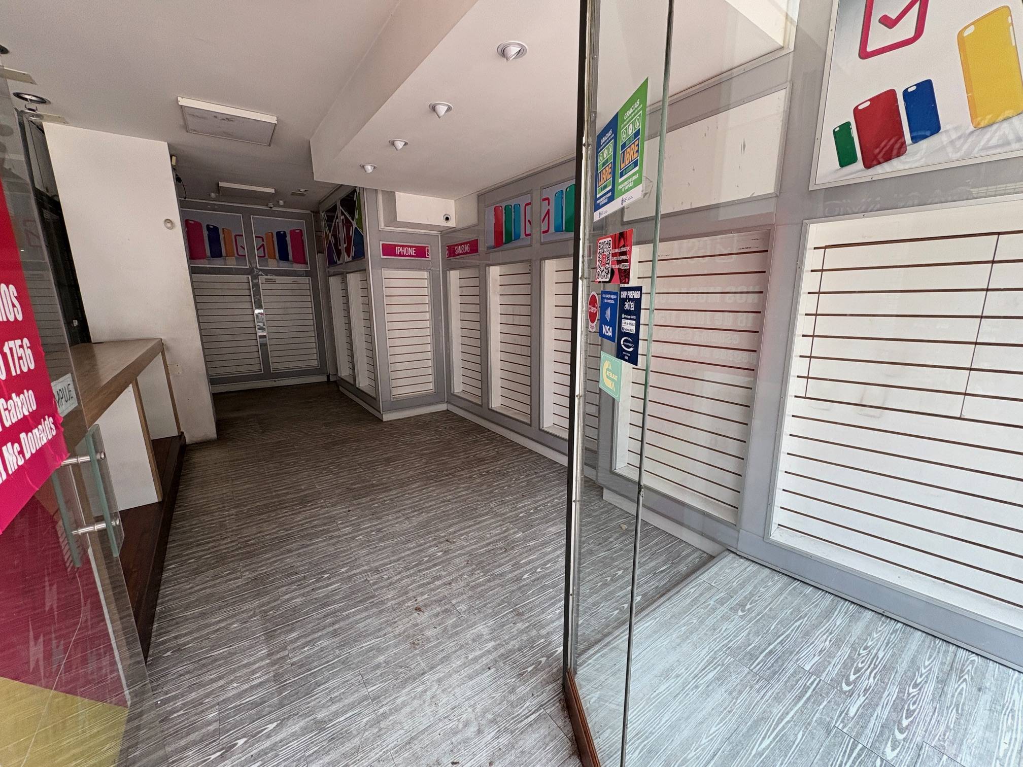 Alquiler - Local Comercial sobre 18 de Julio, alto transito, Cordon - Av. 18 de Julio y Vazquez · Foto 5