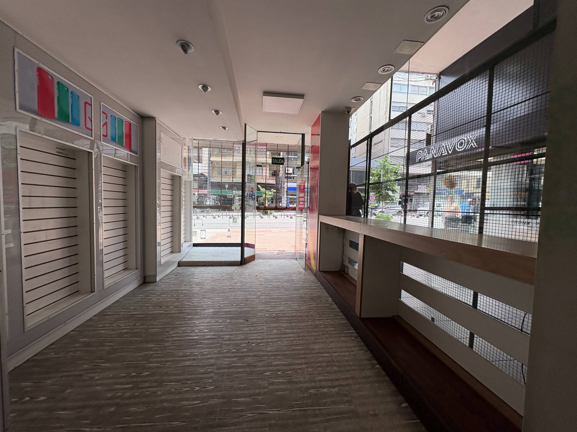 Alquiler - Local Comercial sobre 18 de Julio, alto transito, Cordon - Av. 18 de Julio y Vazquez · Foto 9