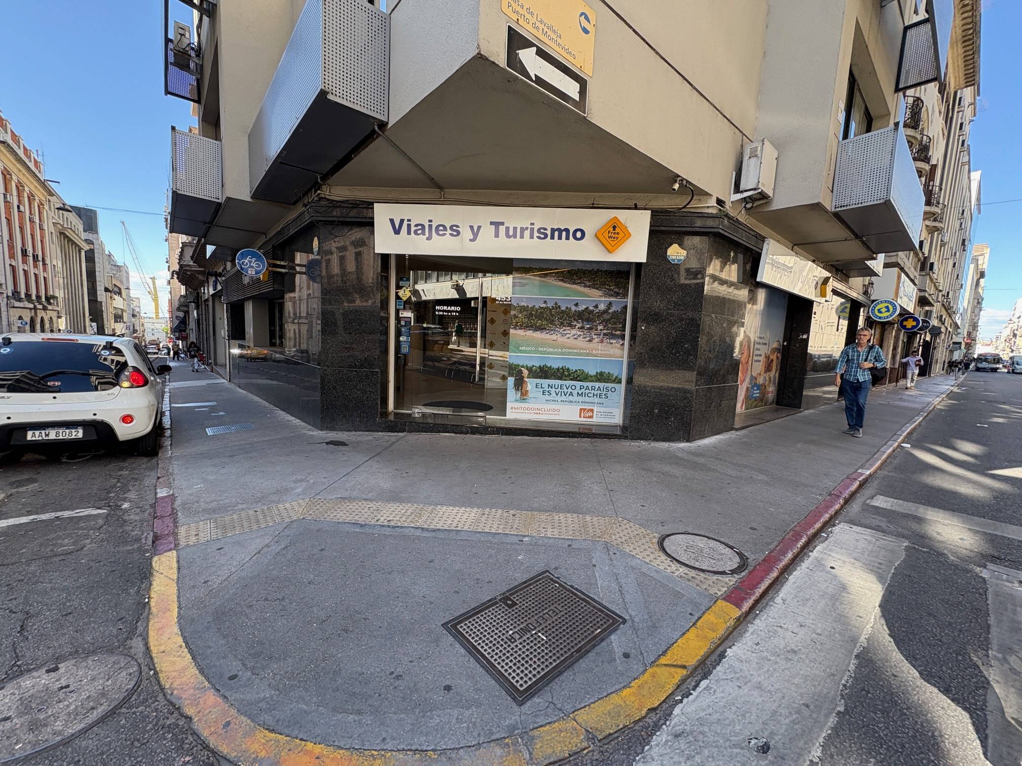 Alquiler - Local Comercial esquina 205 m2 con bovedas - 25 de Mayo y Misiones