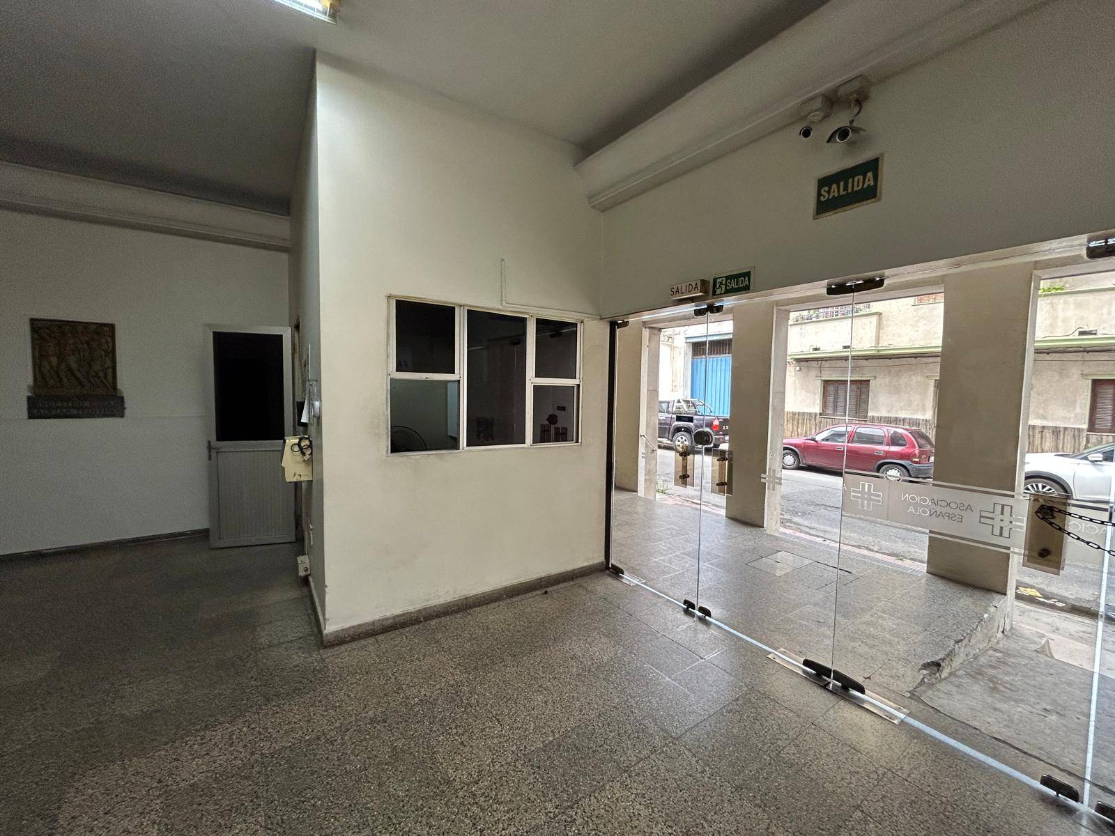Alquiler - Edificio de tres plantas 994m2, ideal residencial, clinica, centro de estudio -Yi y Valparaiso, Aguada · Foto 11