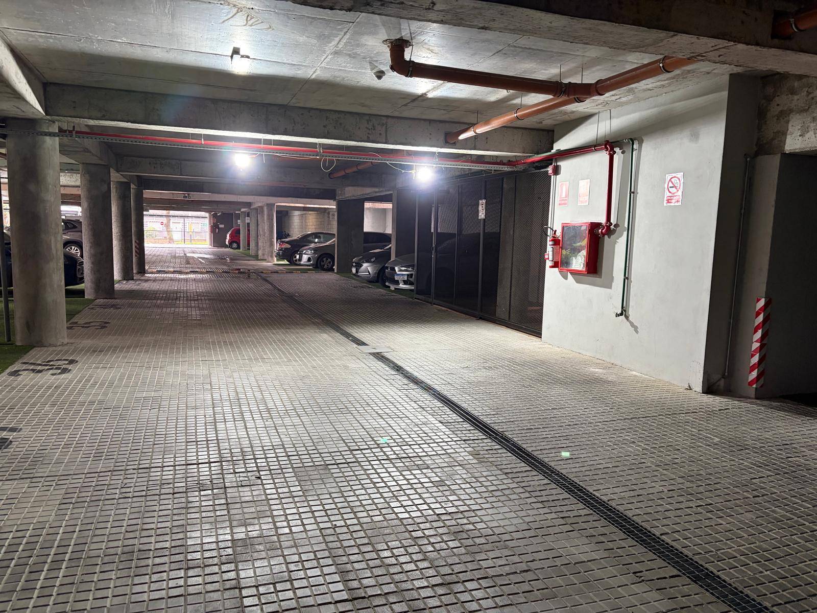 Alquiler de Garage en Felipe Sanguinetti en Union Solo para residentes Edificio Ventura · Foto 6