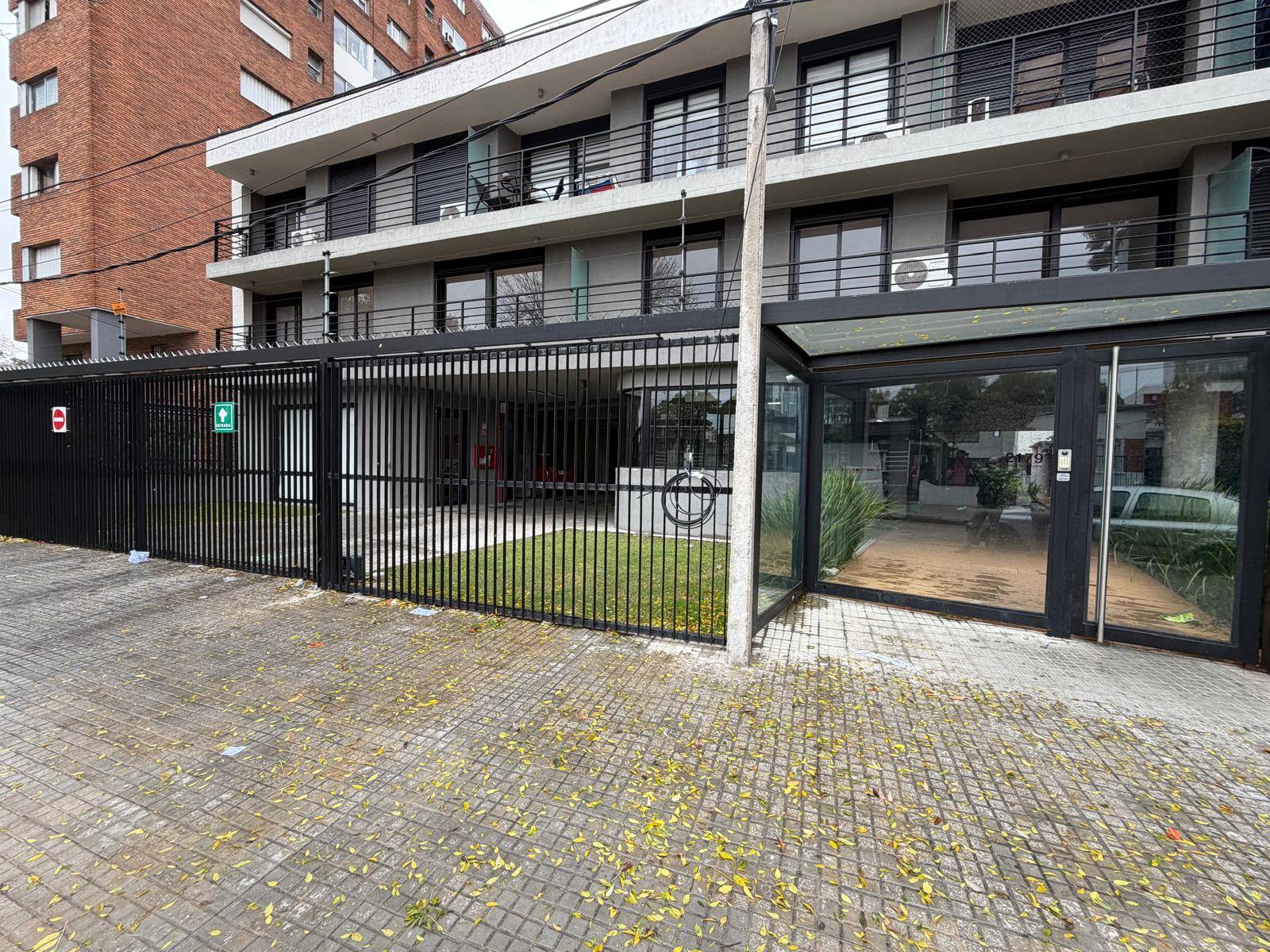 Alquiler de Garage en Felipe Sanguinetti en Union Solo para residentes Edificio Ventura