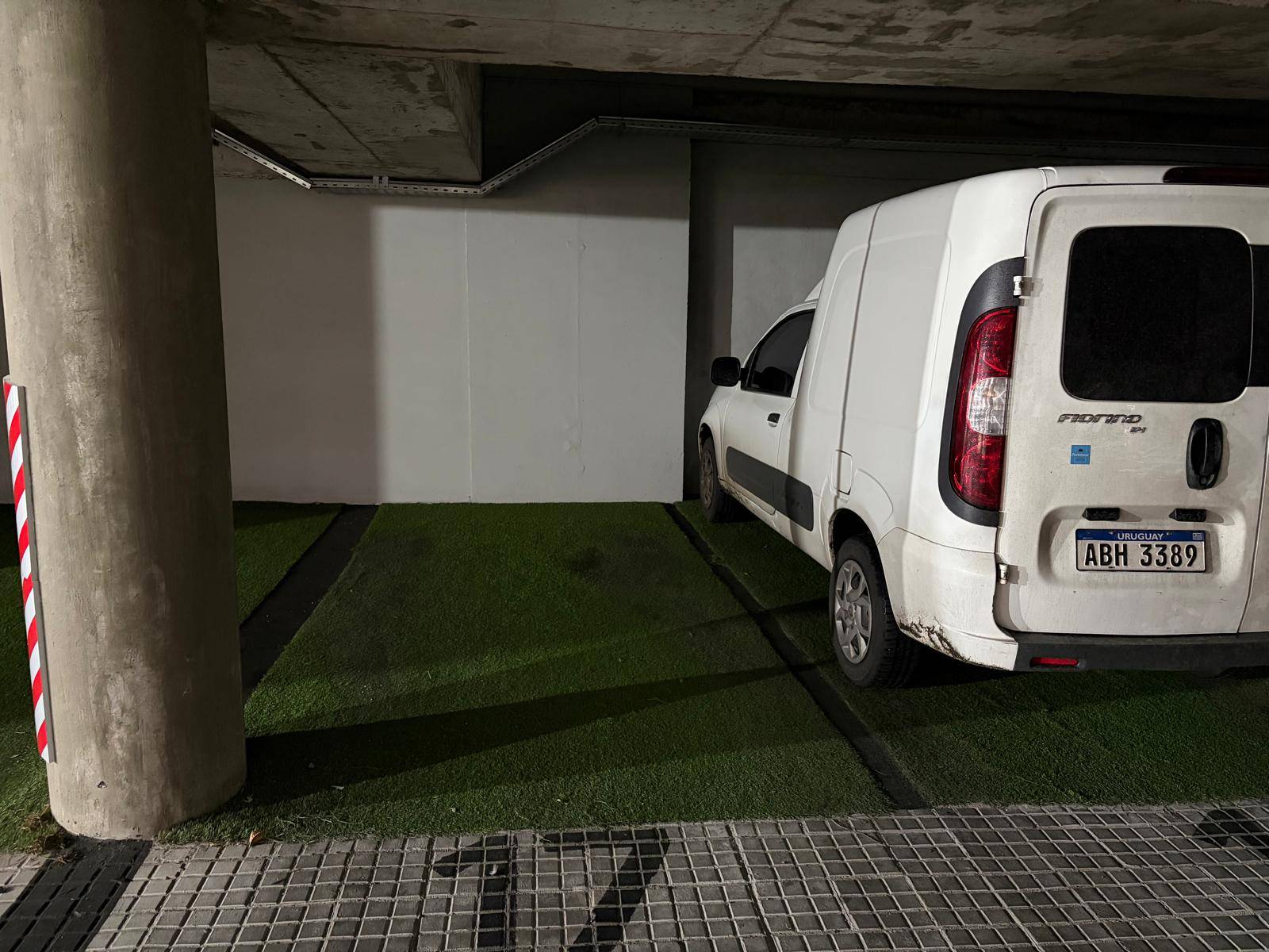 Alquiler de Garage en Felipe Sanguinetti en Union Solo para residentes Edificio Ventura · Foto 3