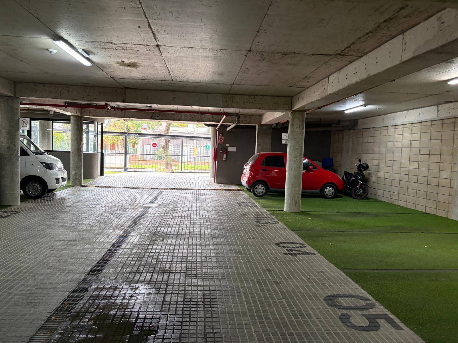 Alquiler de Garage en Felipe Sanguinetti en Union Solo para residentes Edificio Ventura · Foto 2
