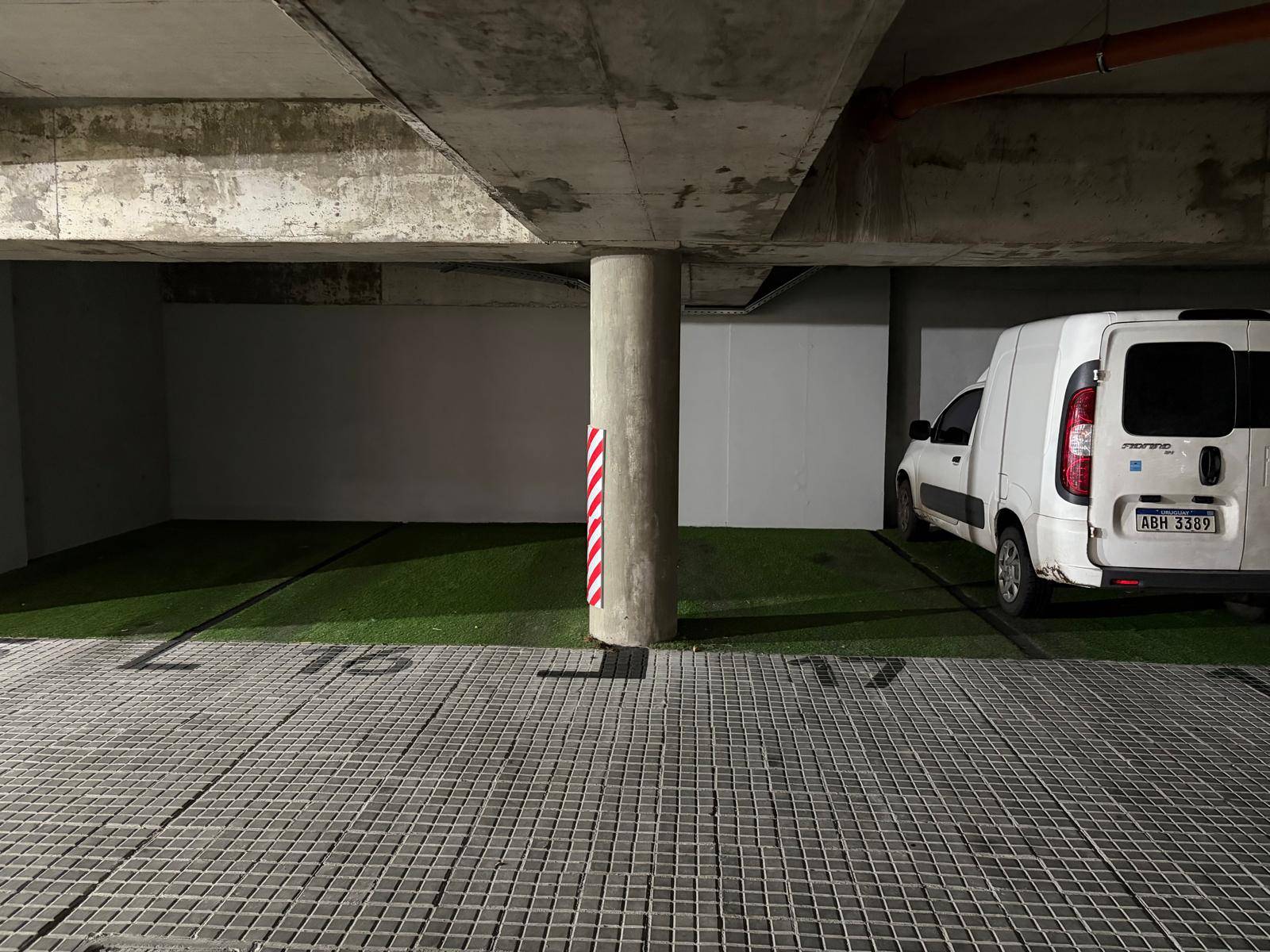 Alquiler de Garage en Felipe Sanguinetti en Union Solo para residentes Edificio Ventura · Foto 4
