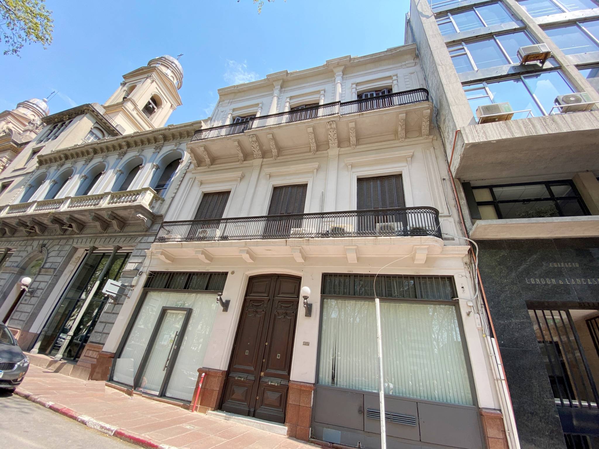 Alquiler - Edificio con 4 plantas 950 m2 con ascensor, Ciudad Vieja - Ituzaingo y Rincon