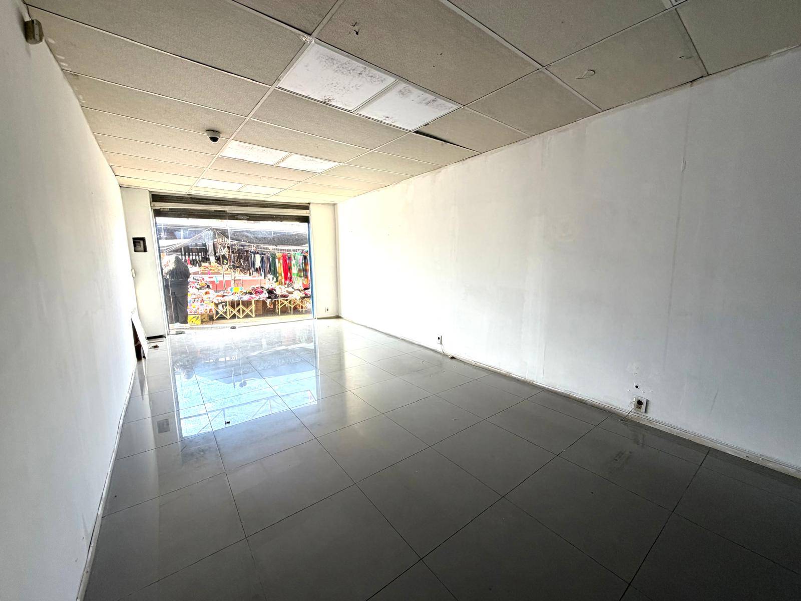 Alquiler de Local comercial en Avd. Agraciada con 80 Mts2 en Paso molino