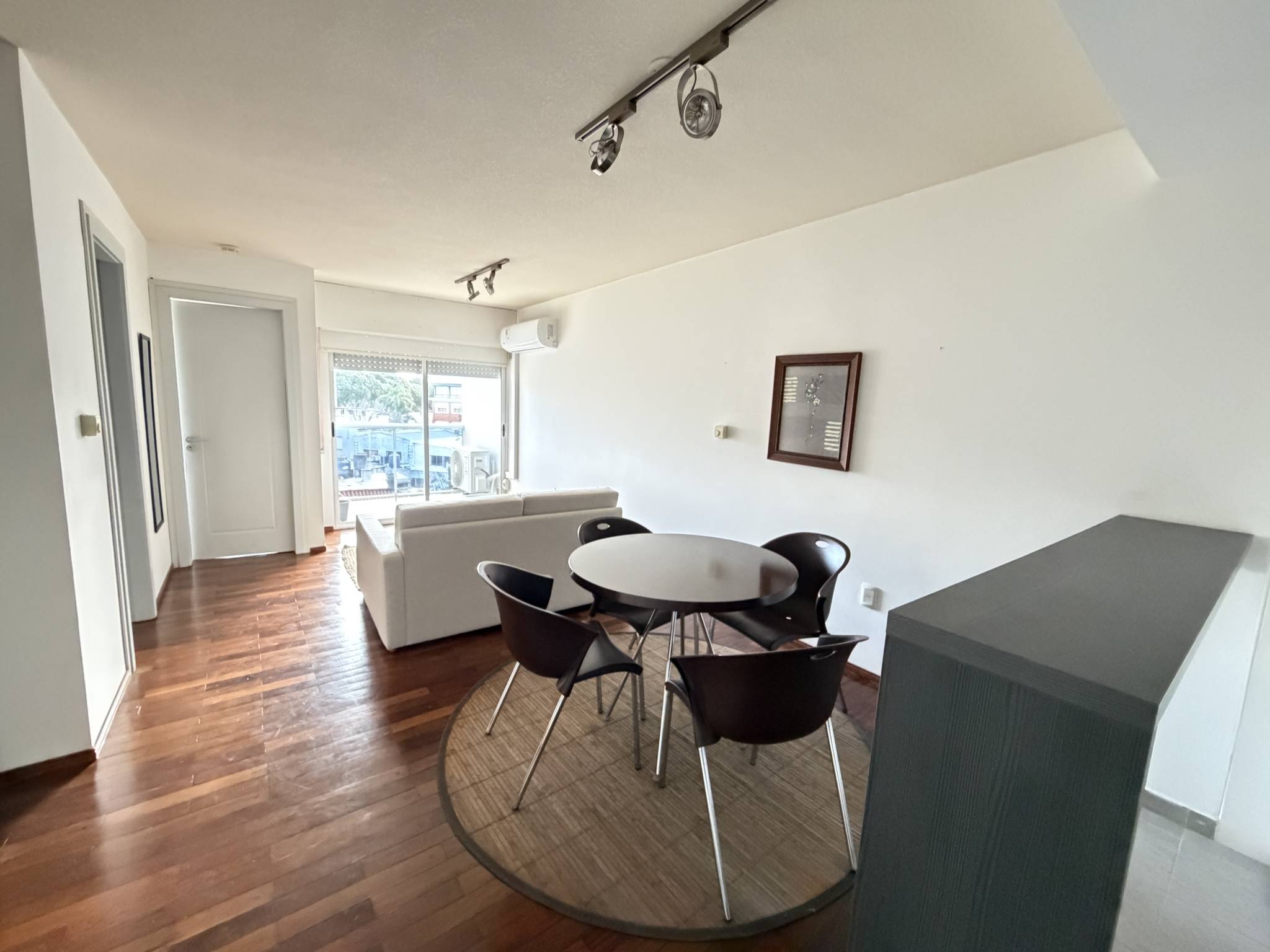 Alquiler Apartamento Un Dormitorio con Balcon en Villa Biarritz · Foto 3