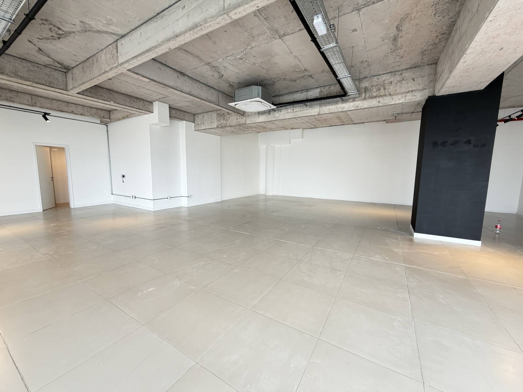 Alquiler Local comercial en la Rambla con 190 Mts2 en Buceo · Foto 4