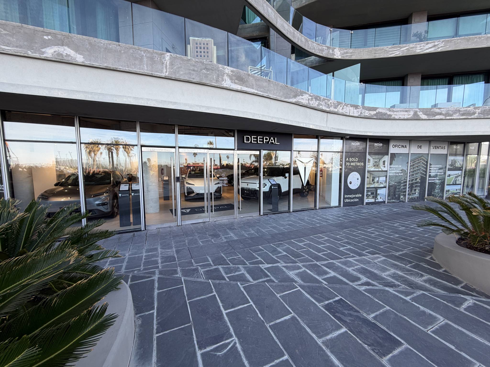 Alquiler Local comercial en la Rambla con 190 Mts2 en Buceo