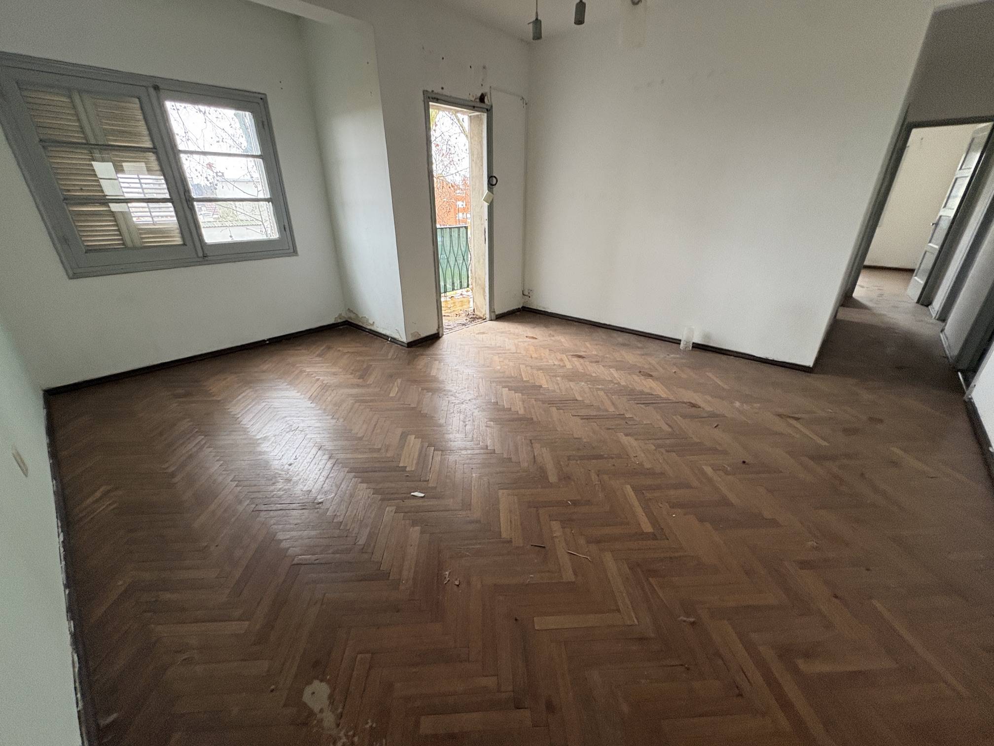 Alquiler - Apartamento con tres dormitorios y terraza amplia en Brazo Oriental